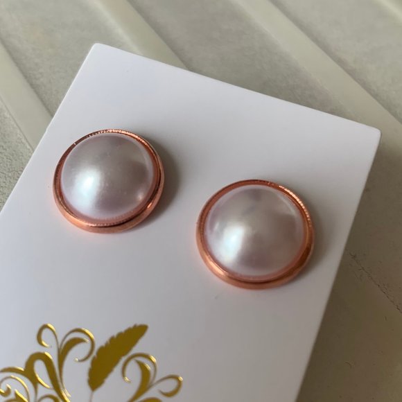 3/$20 Pearl Earrings 12mm Rose Gold Jewellery - Picture 2 of 2